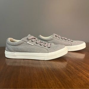 TAOS Women’s Gray Plim Soul Sneakers Lace Up Extra Padding Shoes Size 8
